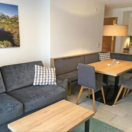 Haus Tirol شقة
